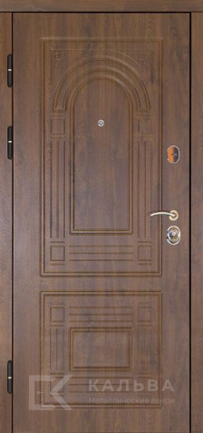 Фото №2 «Стальная дверь белая классика с коричневой арочной МДФ №46»